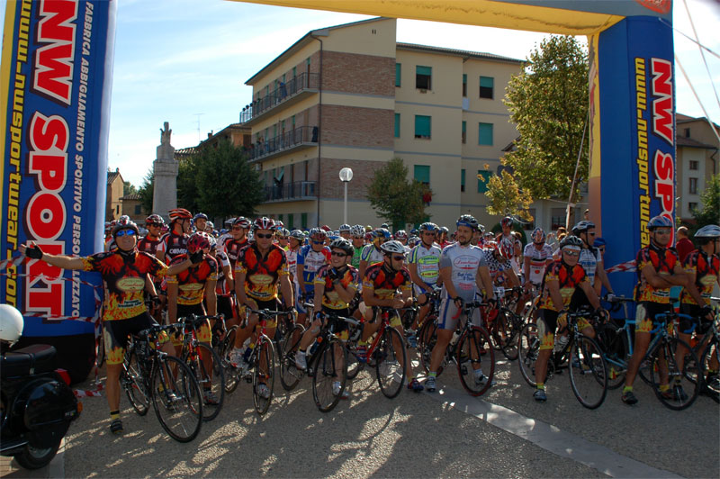 gal/2006/07 - Fondo della Valdarbia II serie/1 - Partenza/DSC_0036-01.jpg